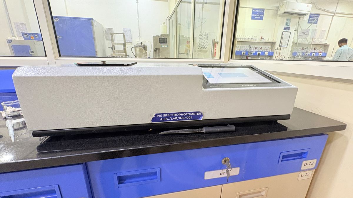 UV-Vis Spectrophotometer